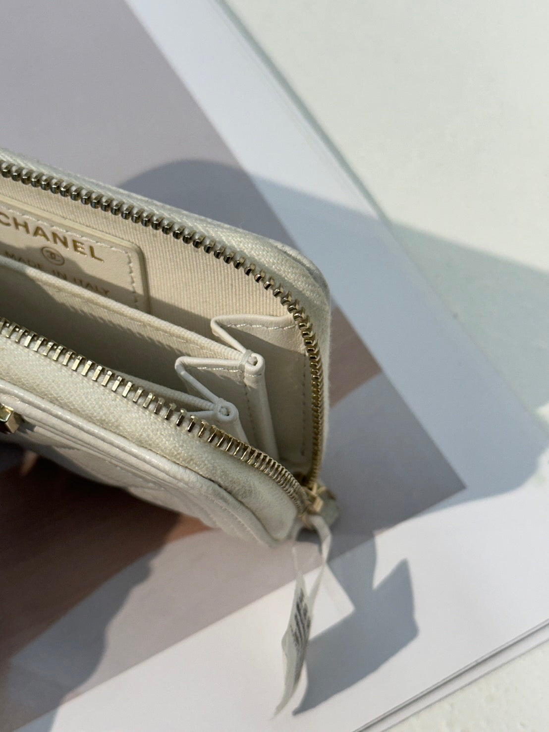 CHANEL Boy 經典荔枝牛皮拉鍊零錢包 - 白金