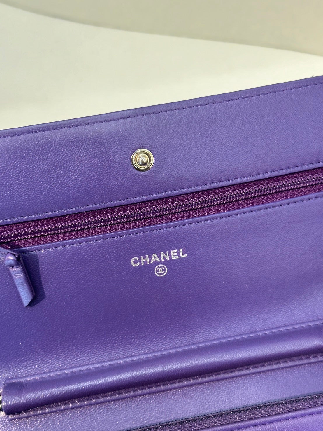 CHANEL 經典羊皮WOC - 紫銀21開