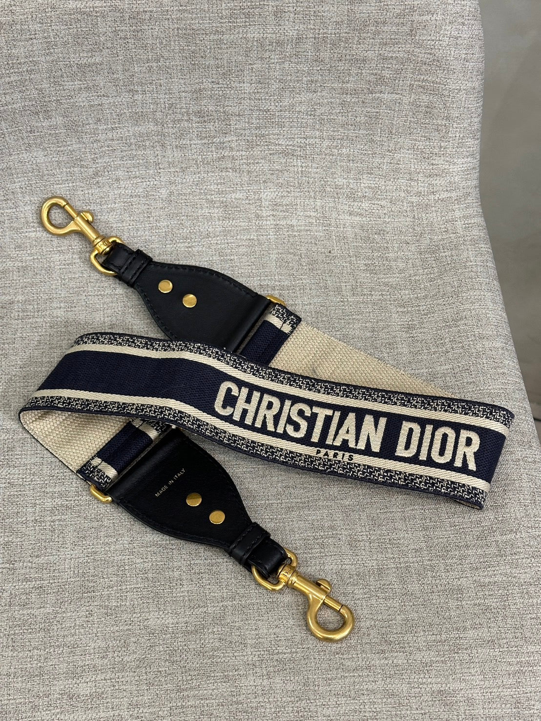 DIOR 小牛皮寬版刺繡肩背帶