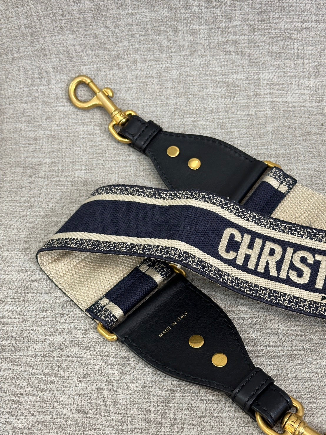 DIOR 小牛皮寬版刺繡肩背帶
