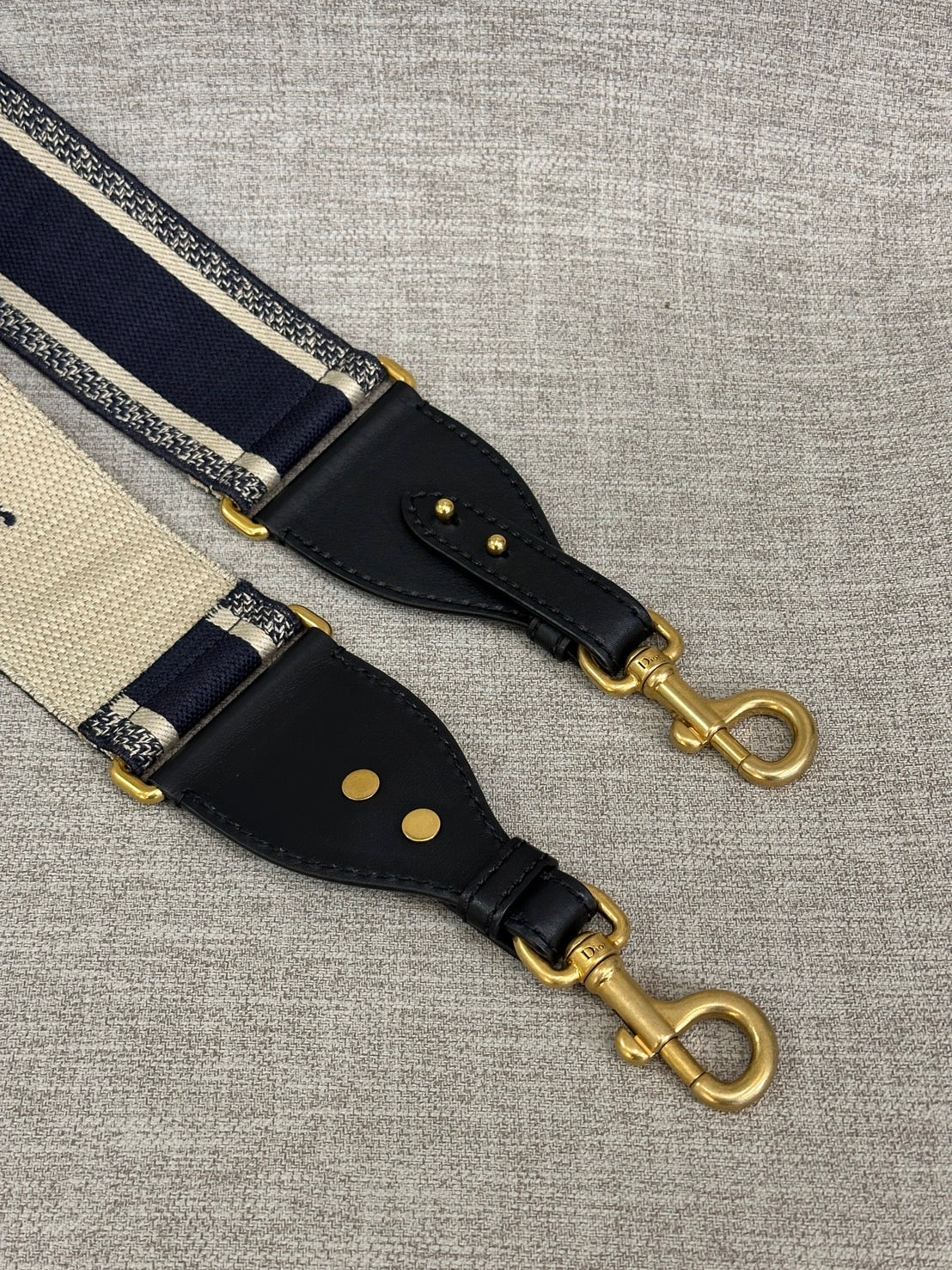 DIOR 小牛皮寬版刺繡肩背帶
