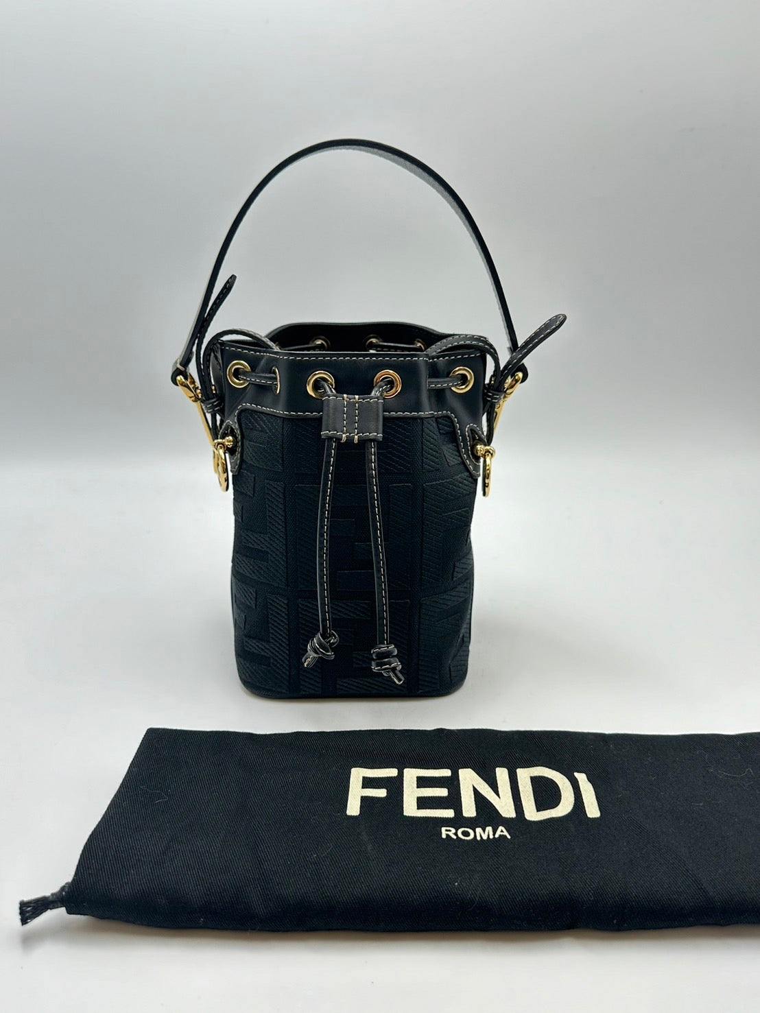 FENDI Mon tresor燈芯絨水桶手提包 - 黑