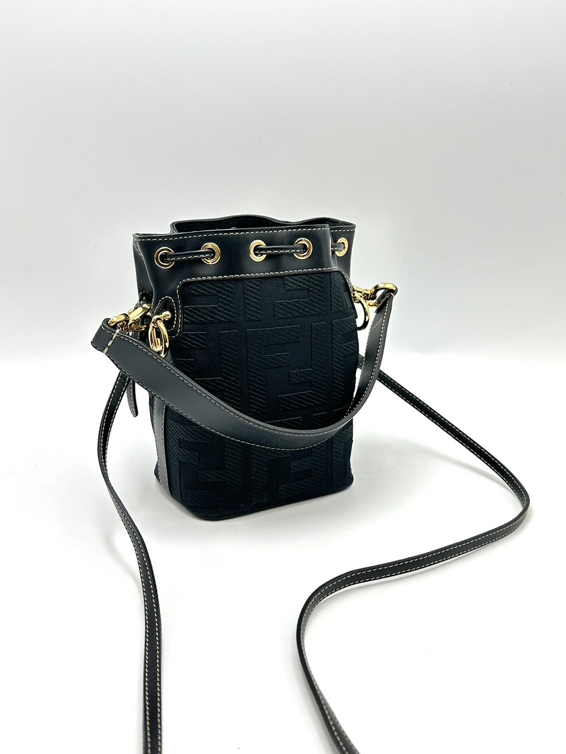 FENDI Mon tresor燈芯絨水桶手提包 - 黑