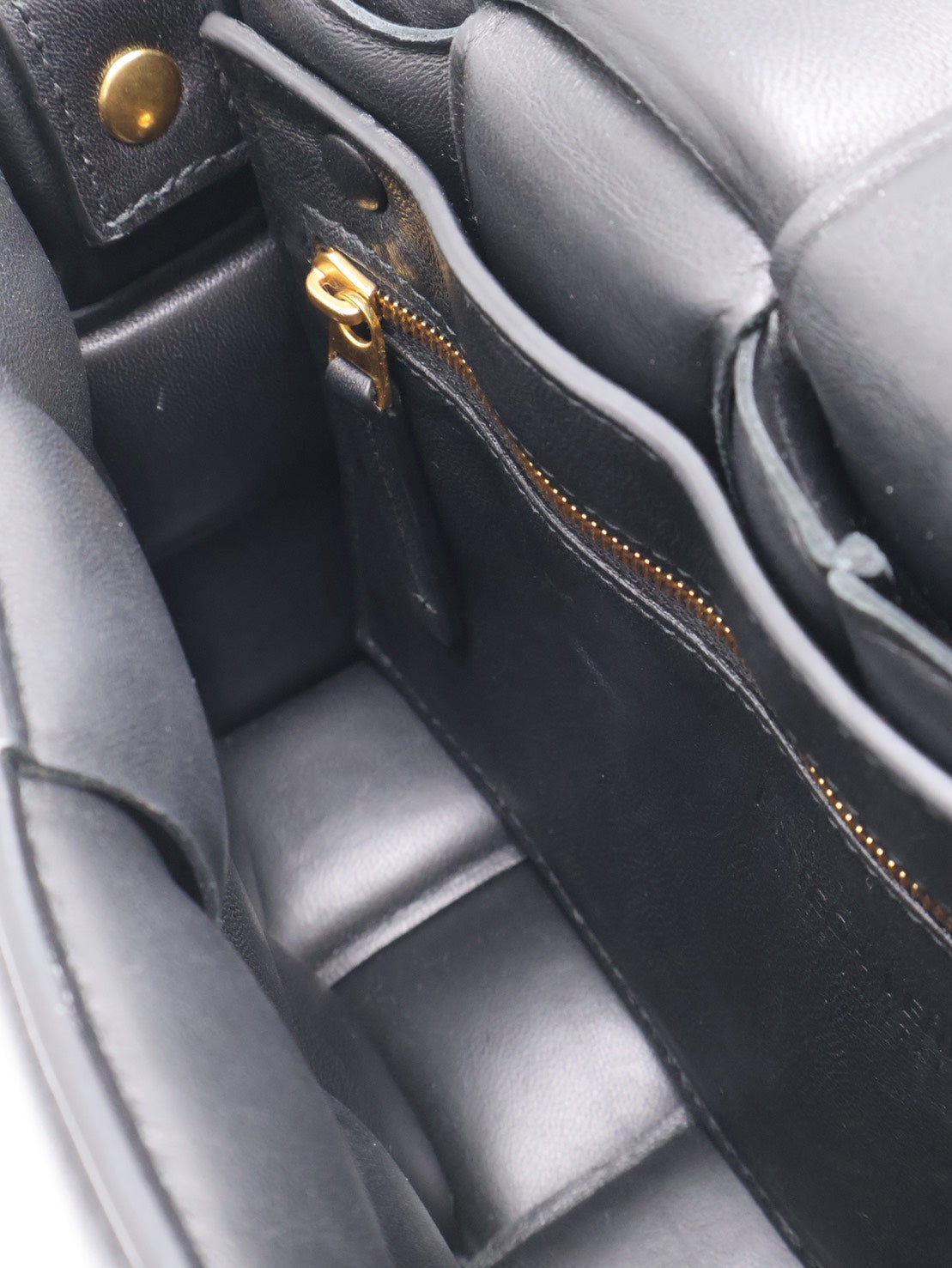 BOTTEGA VENETA Padded Cassette 枕頭編織包