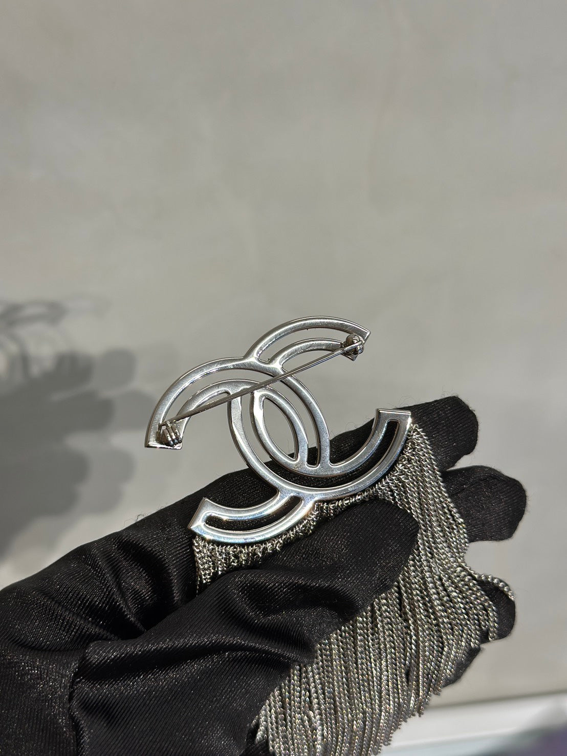 CHANEL 16K水鑽雙C流蘇胸針