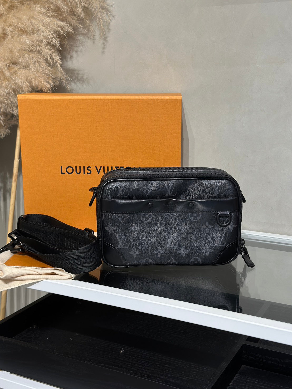 LOUIS VUITTON Alpha郵差包 - 灰老花