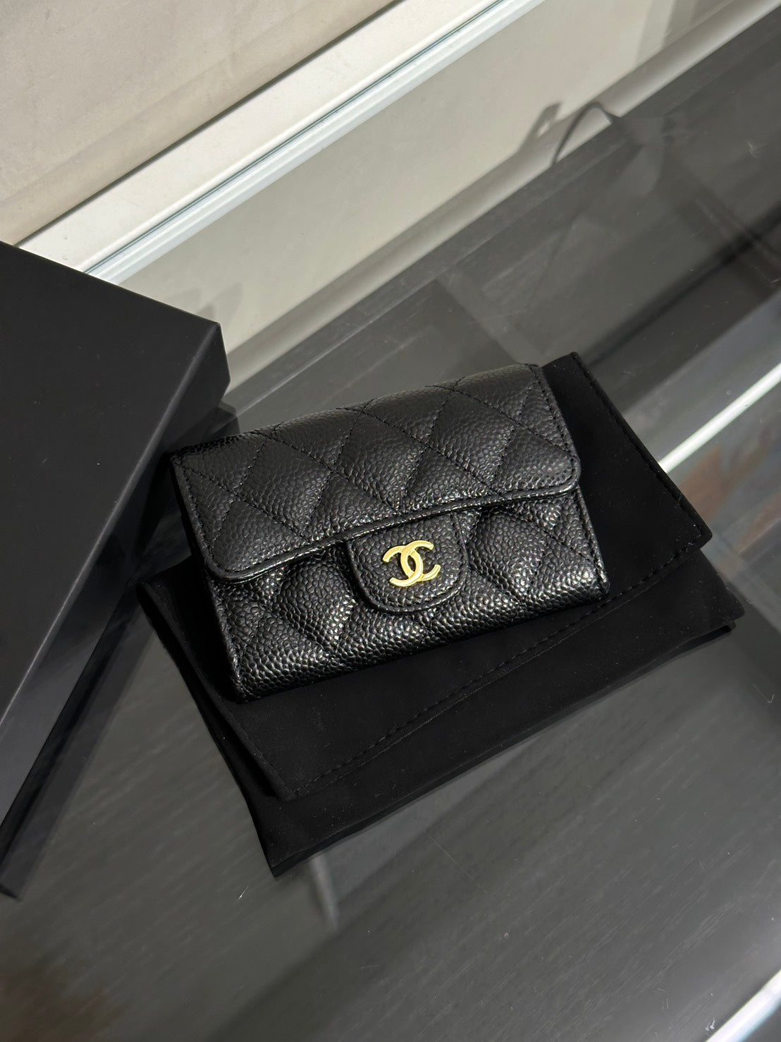 CHANEL 經典粒面牛皮口蓋卡包 - 黑金