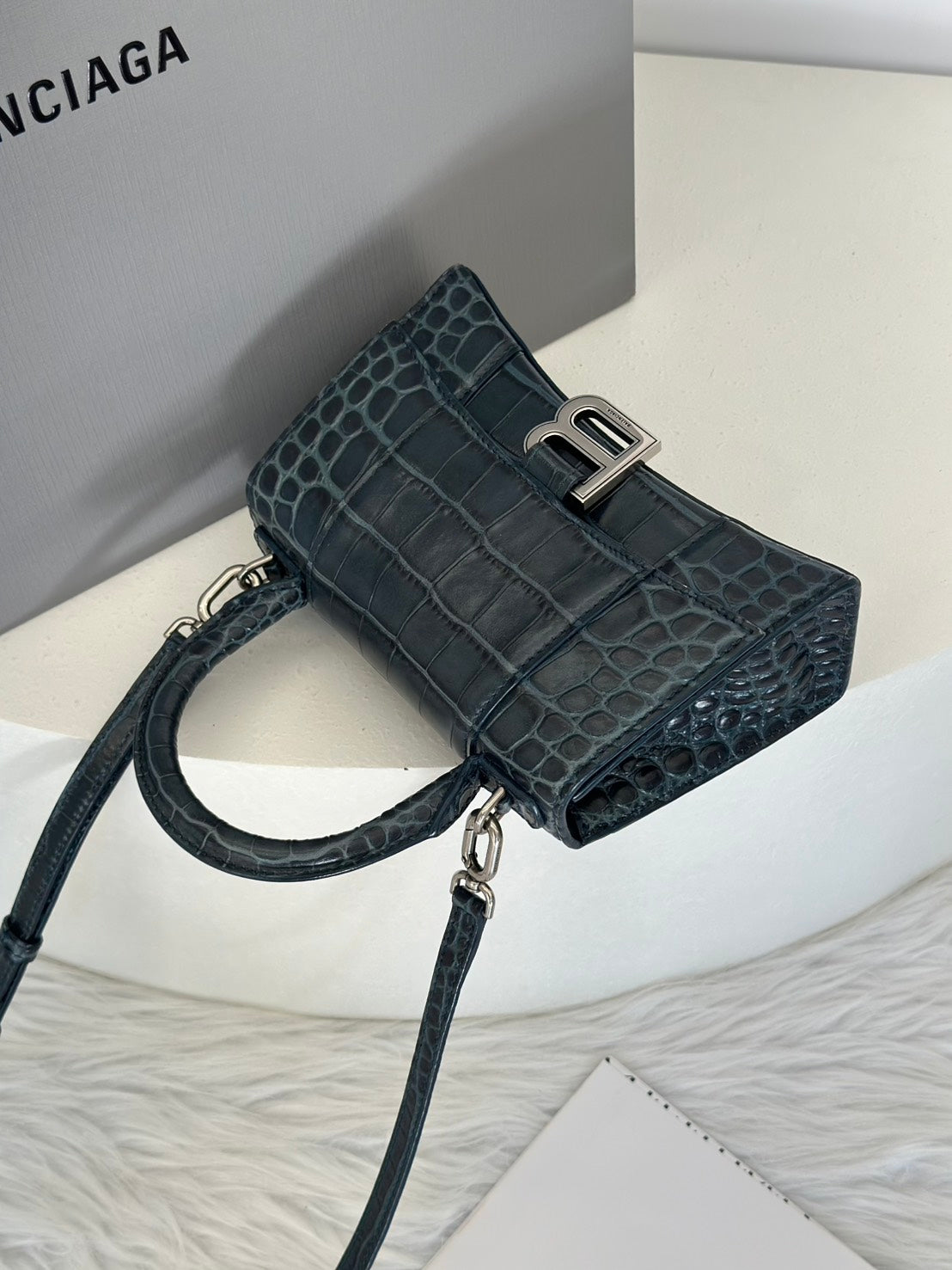 Balenciaga 閃亮小牛皮鱷魚壓紋沙漏包 - XS暗藍銀