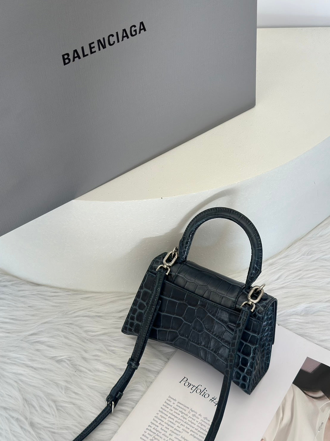 Balenciaga 閃亮小牛皮鱷魚壓紋沙漏包 - XS暗藍銀