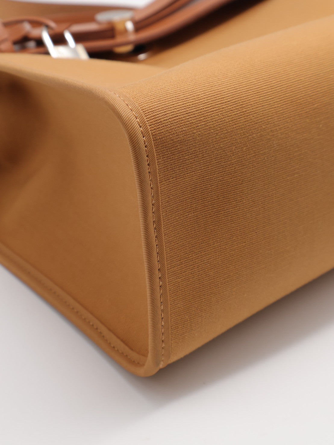 HERMES Herbag zip 31 - 金棕 / 玉蘭粉 Z