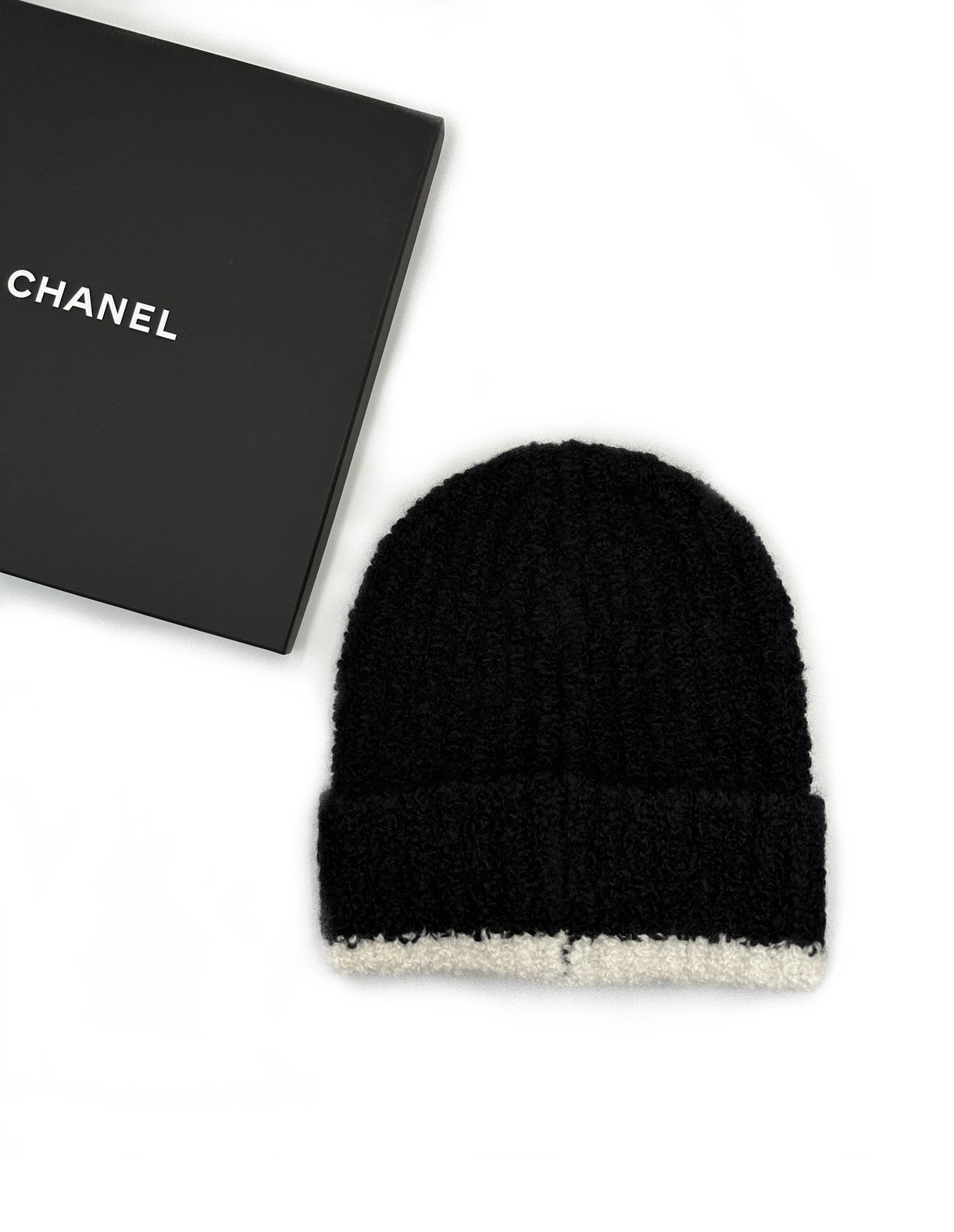 CHANEL 白底線雙C黑毛帽