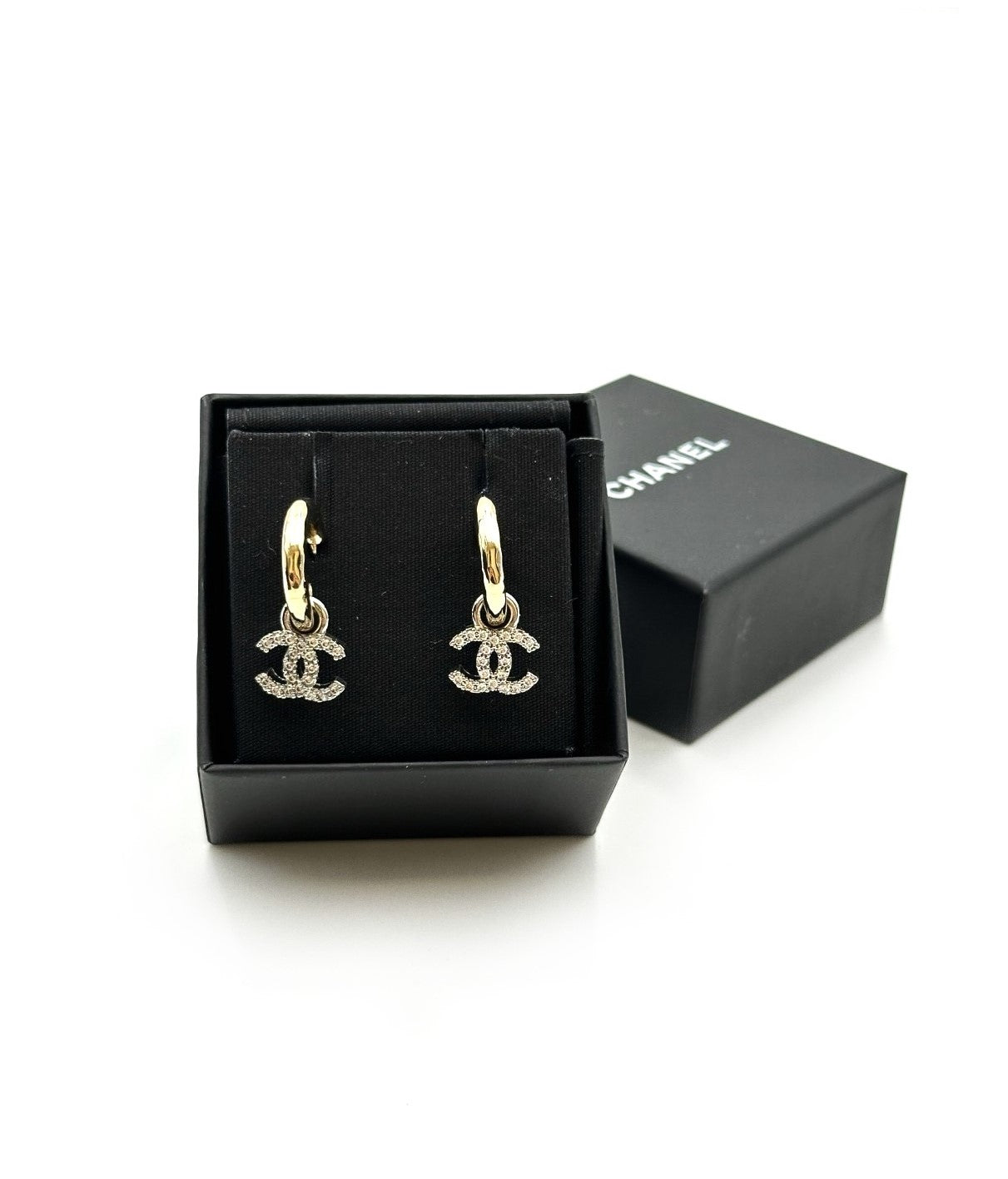 CHANEL 垂墜雙C鑲鑽針式耳環