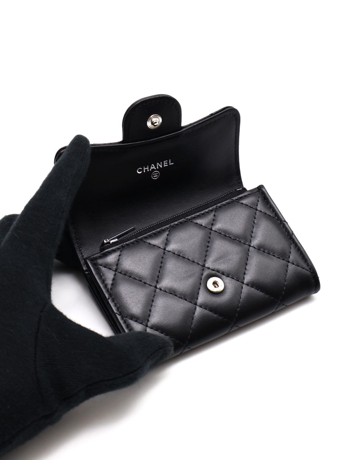 CHANEL 經典羊皮拉鍊夾層卡包 - So black