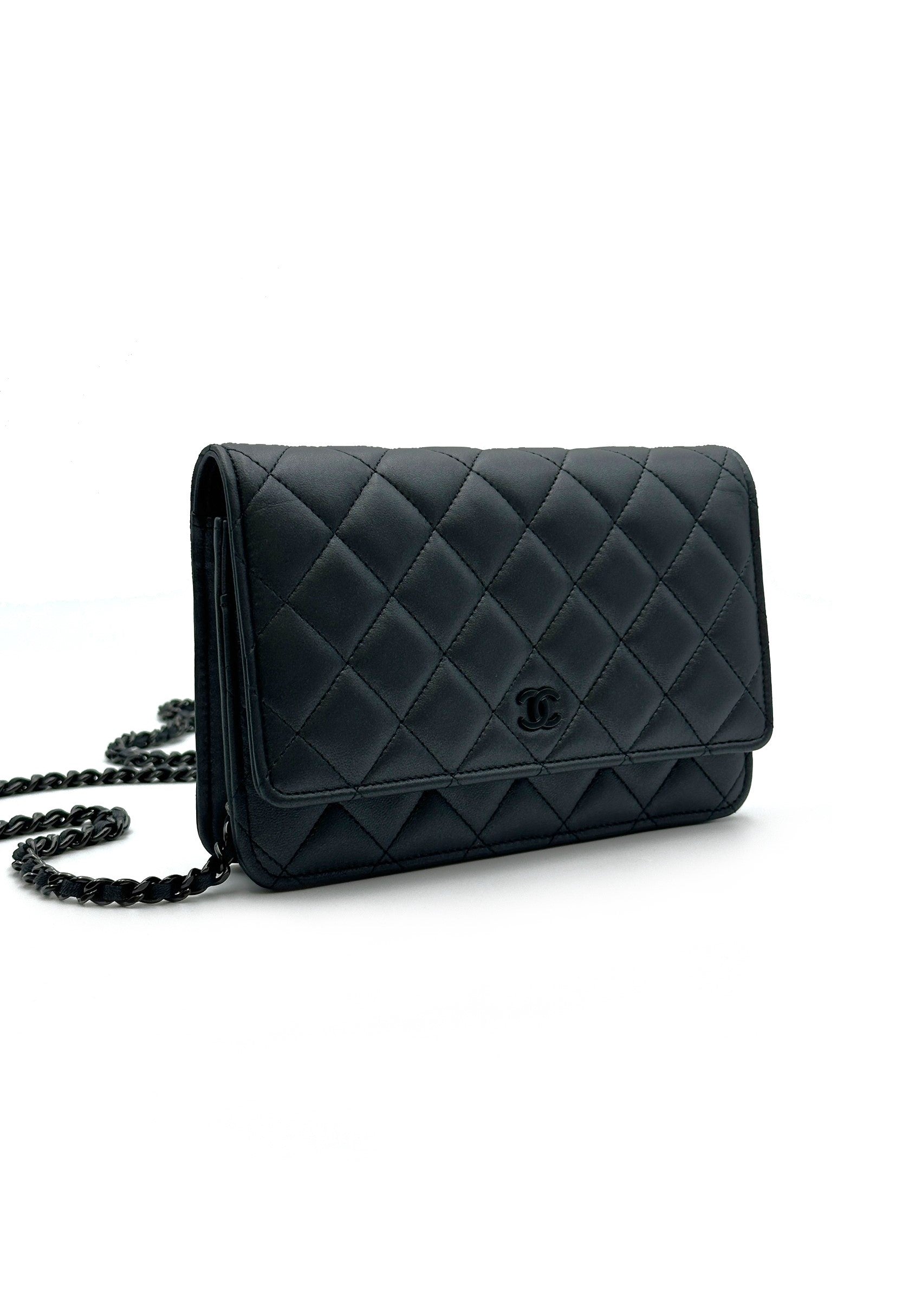 Chanel so store black