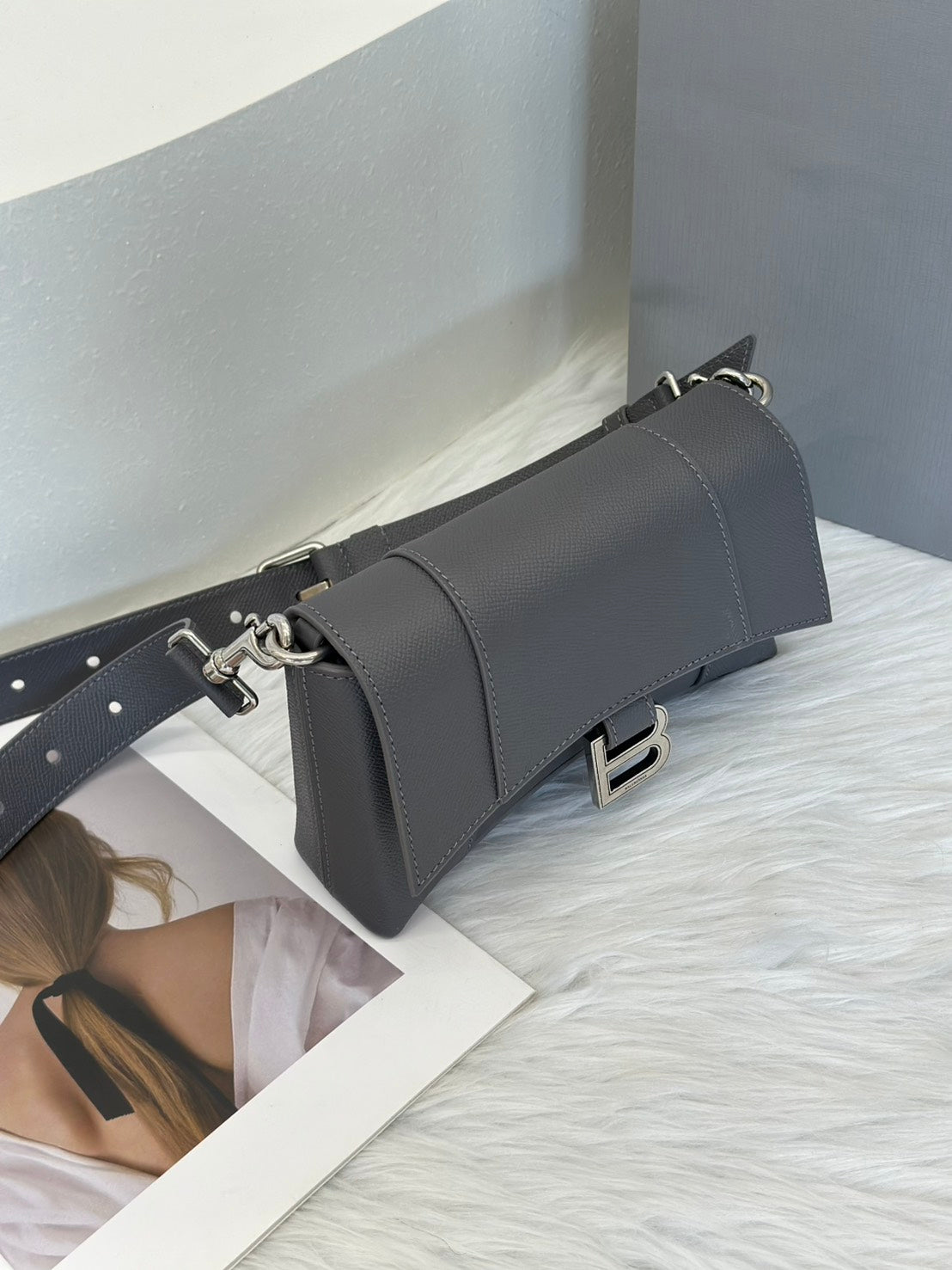 Balenciaga Downtown斜背包 - XXS灰銀