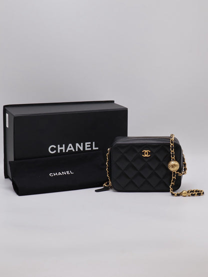 CHANEL 小羊皮金球相機包 - 迷你黑金