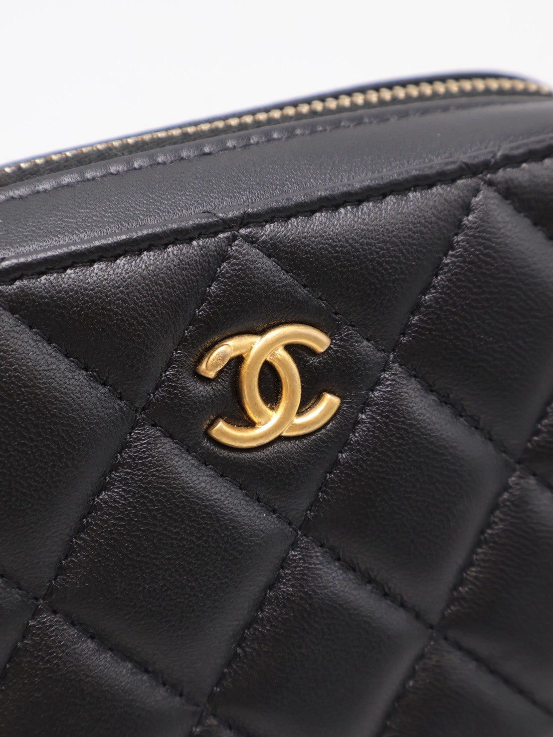 CHANEL 小羊皮金球相機包 - 迷你黑金