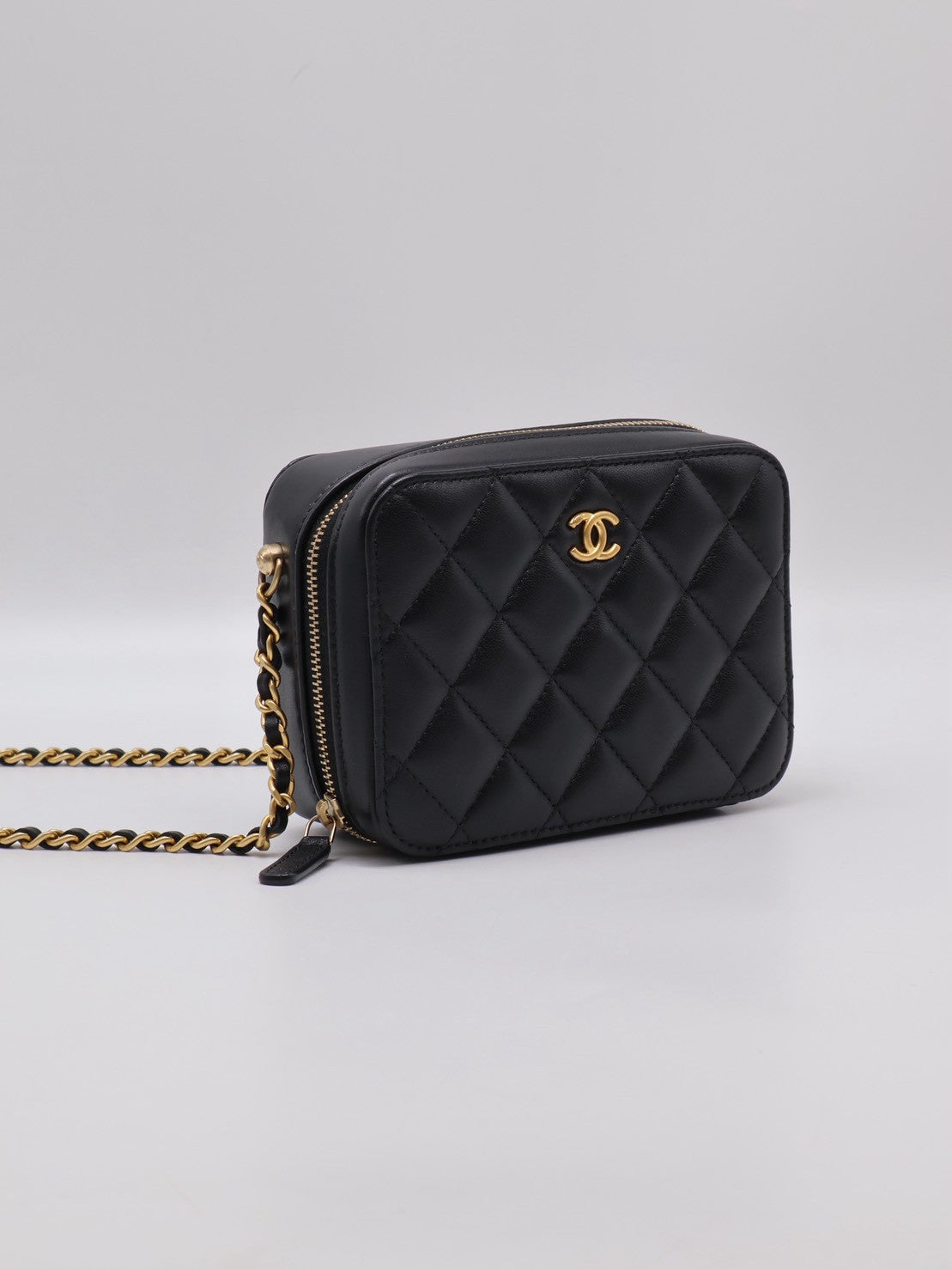 CHANEL 小羊皮金球相機包 - 迷你黑金