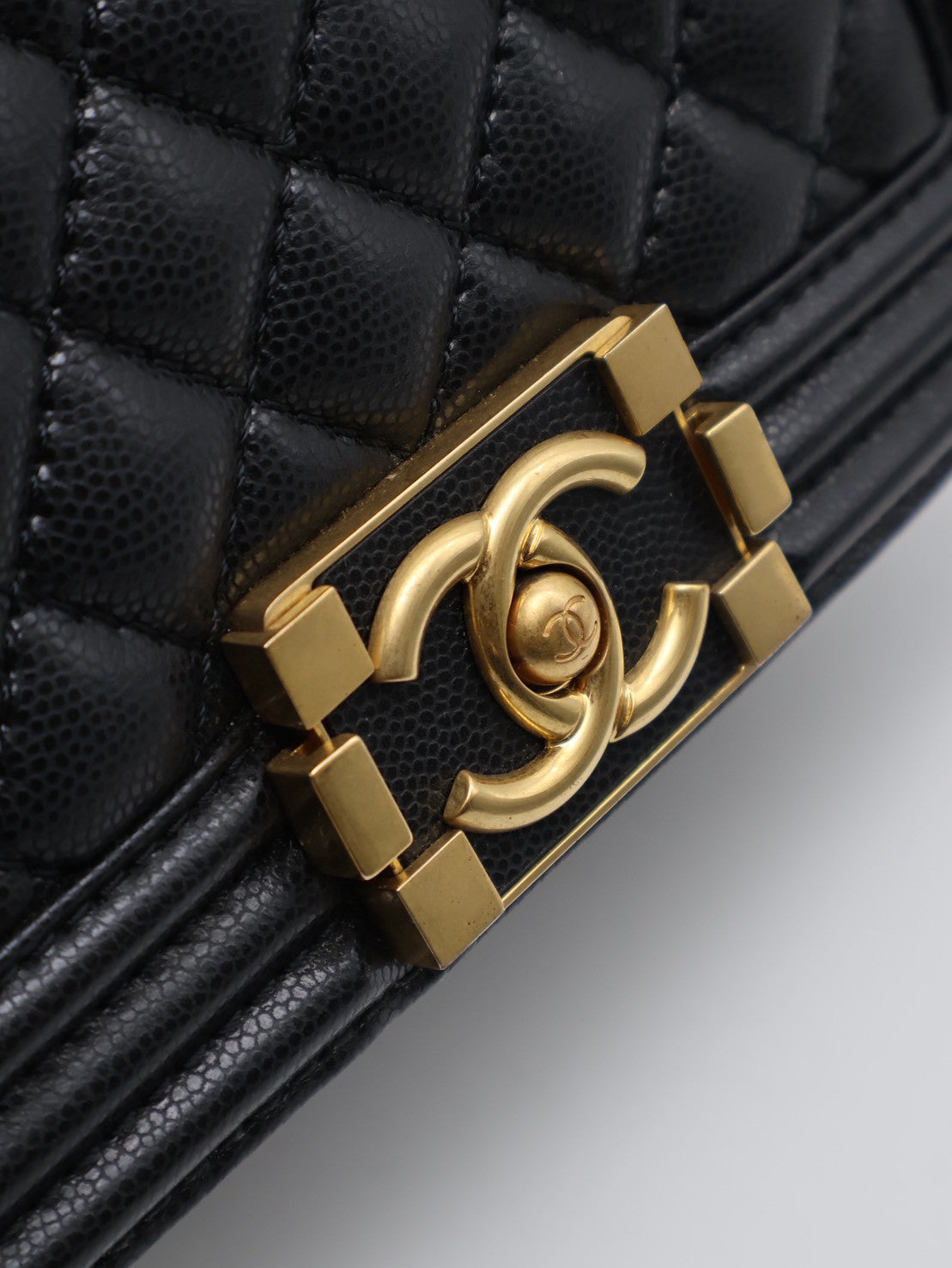 CHANEL 23B Handle boy 20  - 黑金