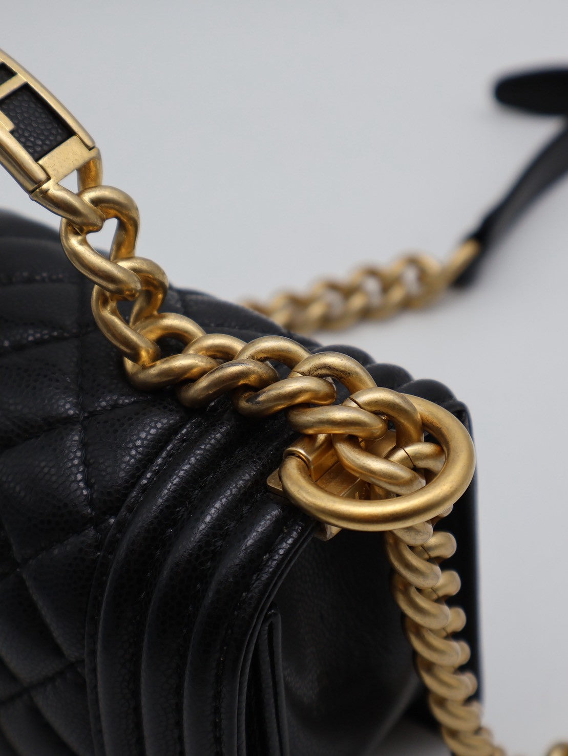CHANEL 23B Handle boy 20  - 黑金