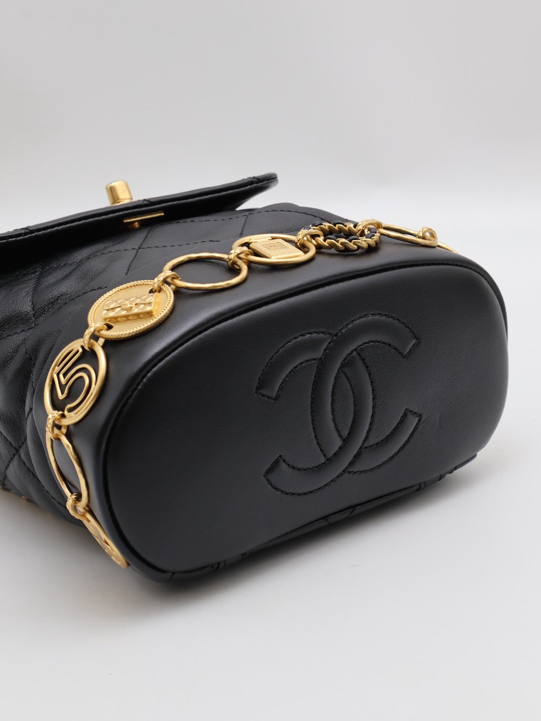 CHANEL 23B金幣雙肩包 - 黑金