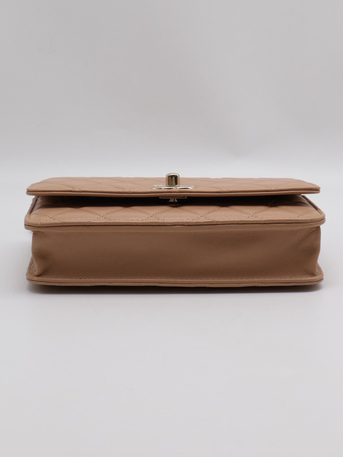 CHANEL 22S Trendy WOC - 奶茶金