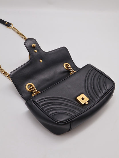 GUCCI Marmont Matelasse斜背包 - 22迷你黑金