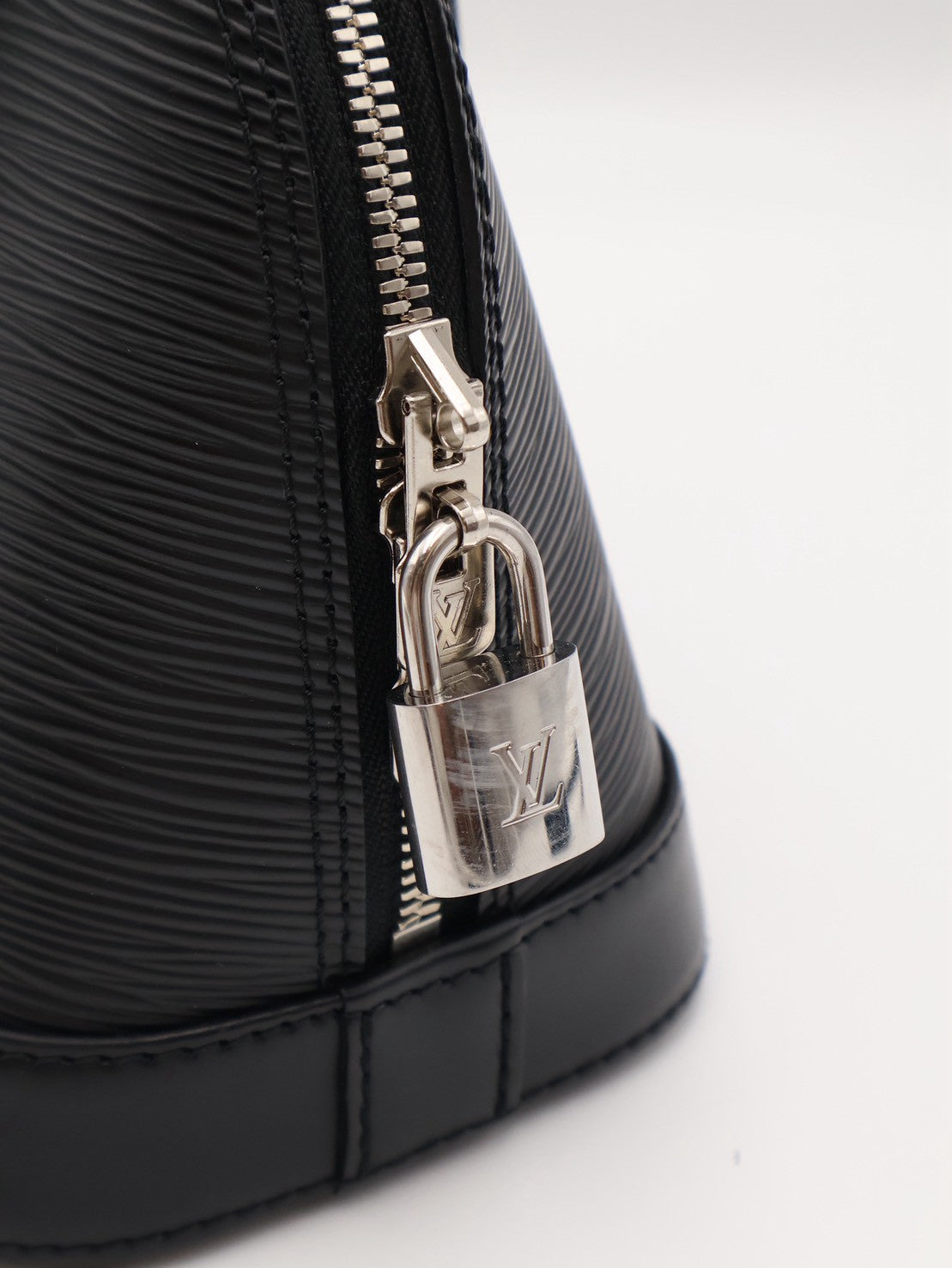 LOUIS VUITTON Alma BB - 黑