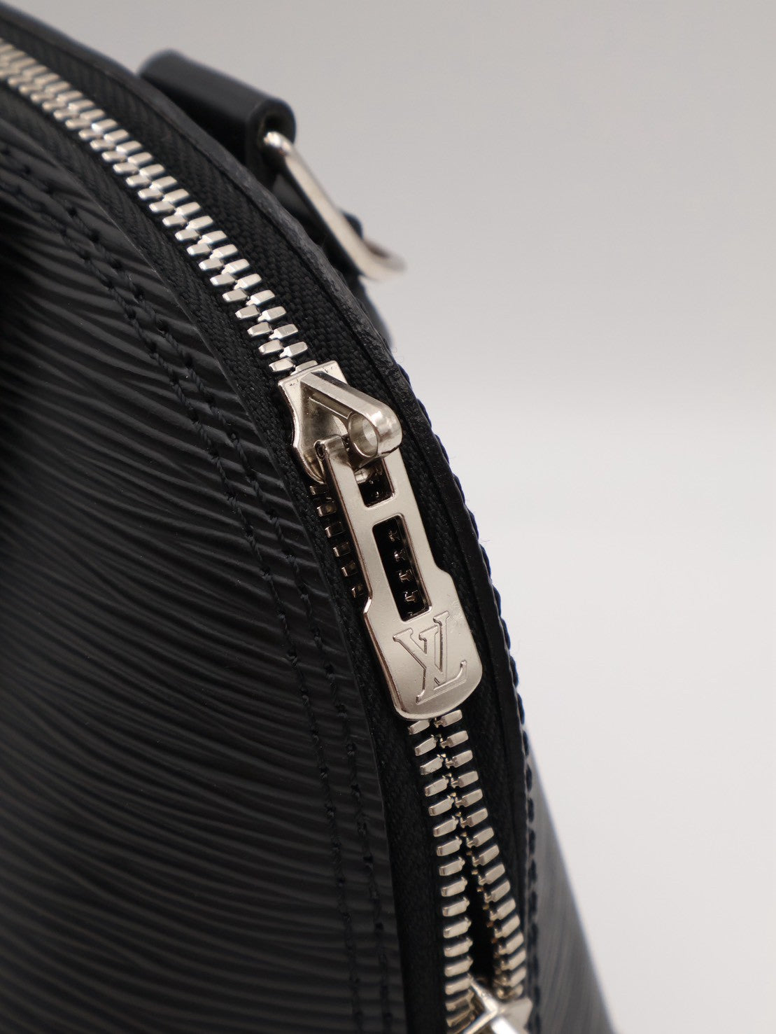 LOUIS VUITTON Alma BB - 黑