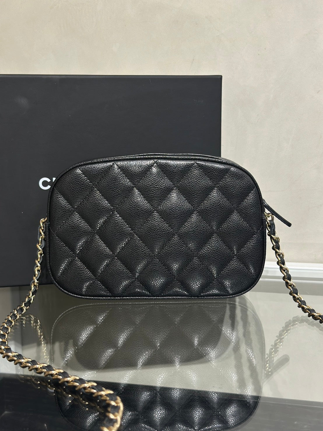 CHANEL 24S粒面牛皮迷你相機包 - 黑金