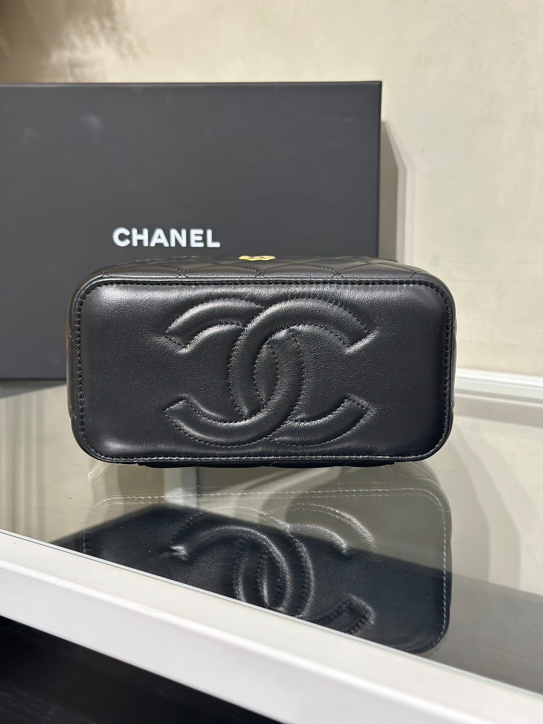CHANEL 金球羊皮長盒子 - 黑金