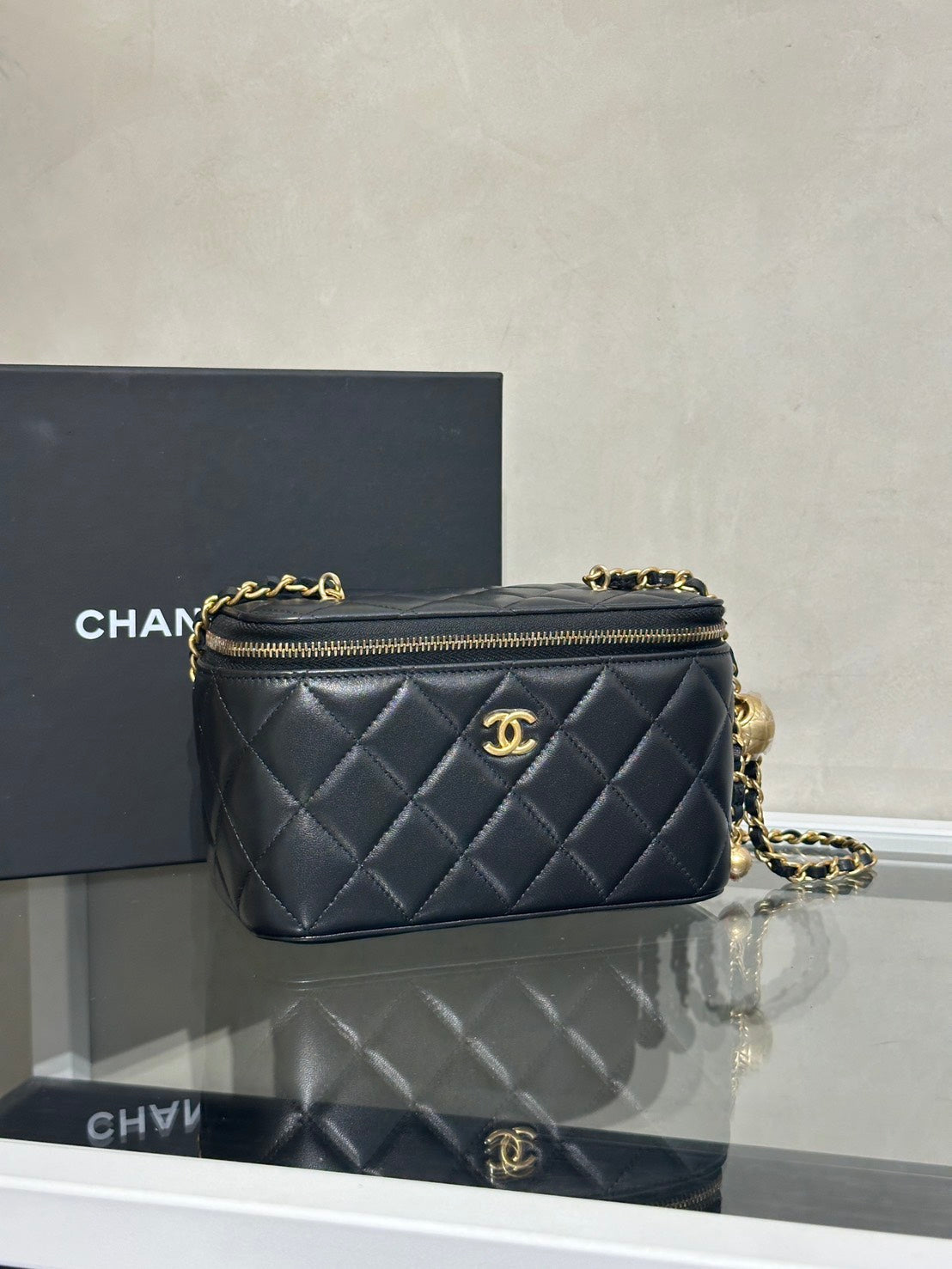 CHANEL 金球羊皮長盒子 - 黑金