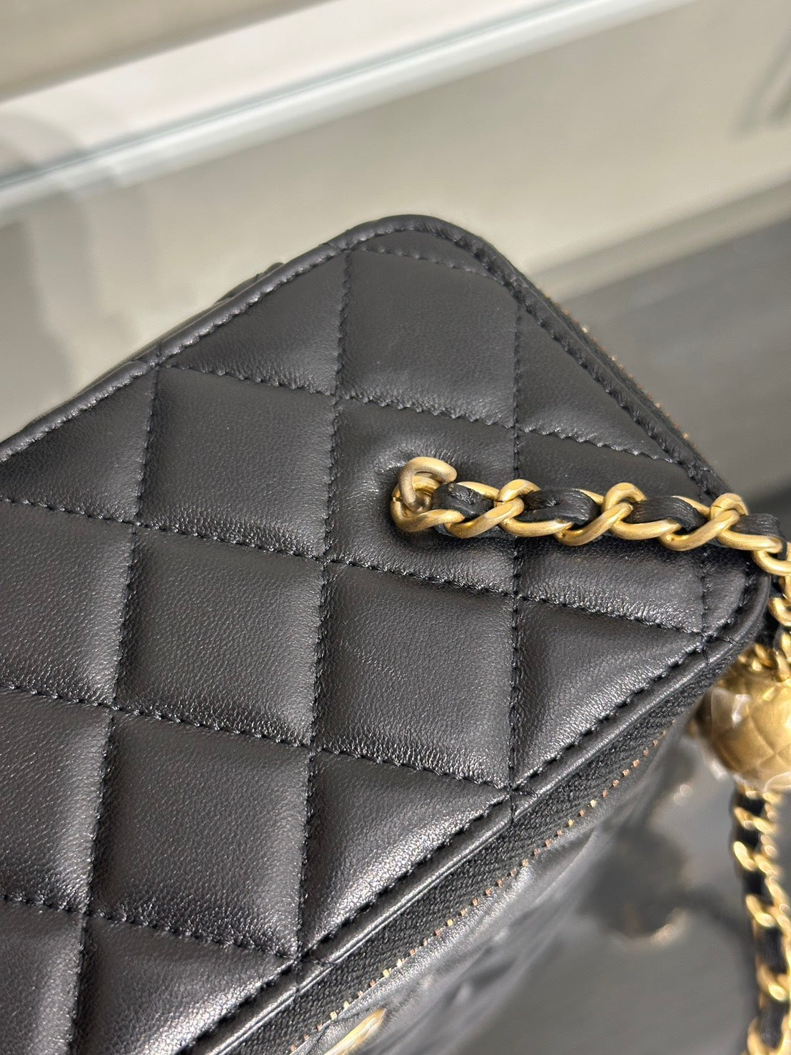 CHANEL 金球羊皮長盒子 - 黑金