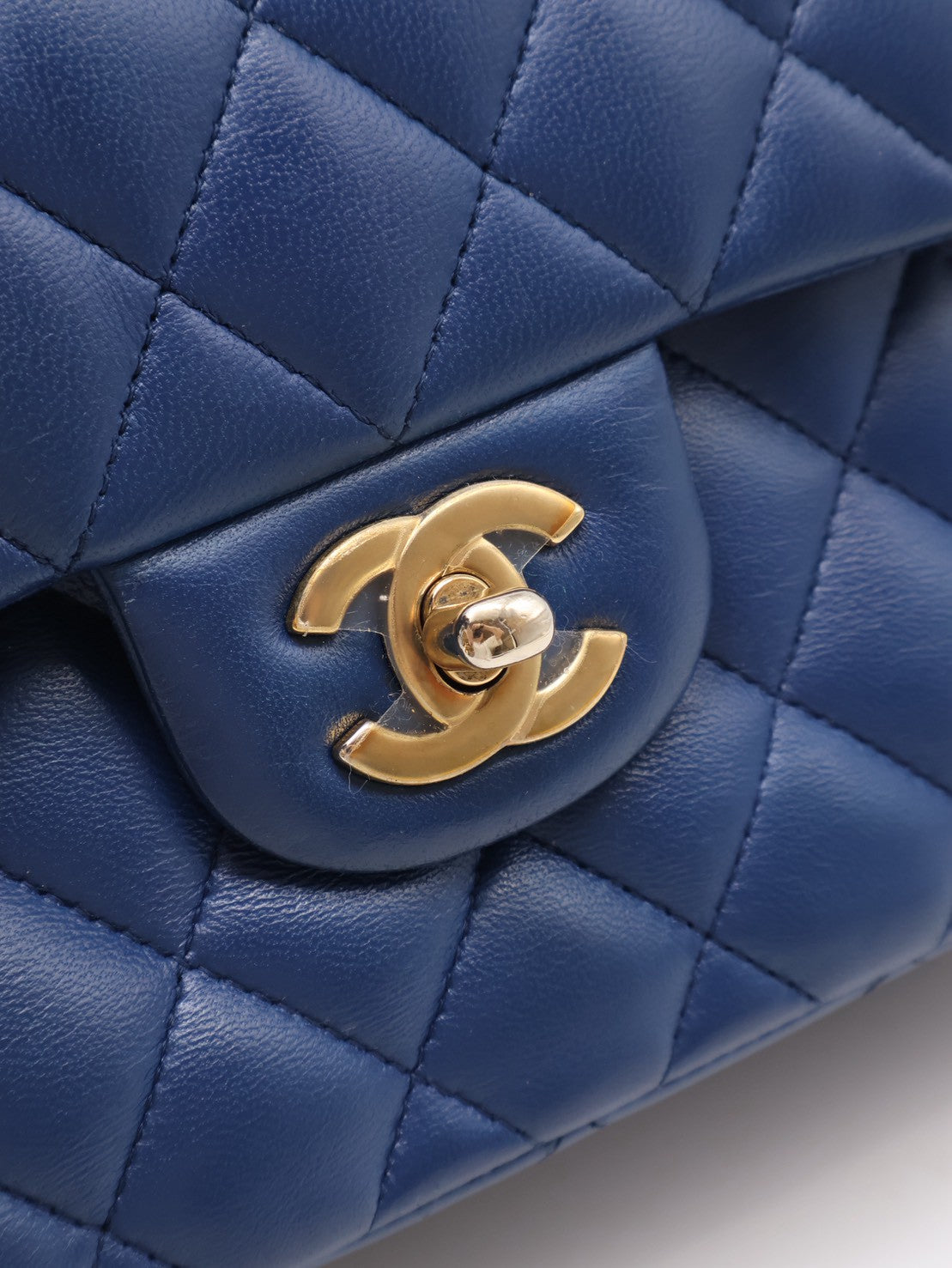 CHANEL 經典口蓋包 CF23 - 羊皮寶藍金25開
