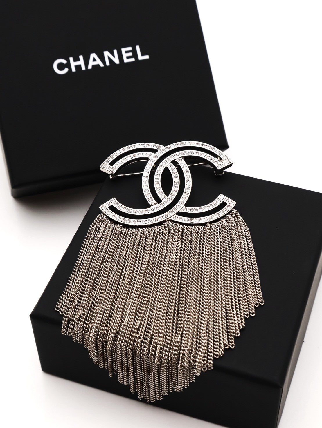 CHANEL 16K水鑽雙C流蘇胸針