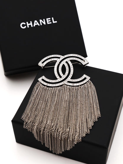 CHANEL 16K水鑽雙C流蘇胸針