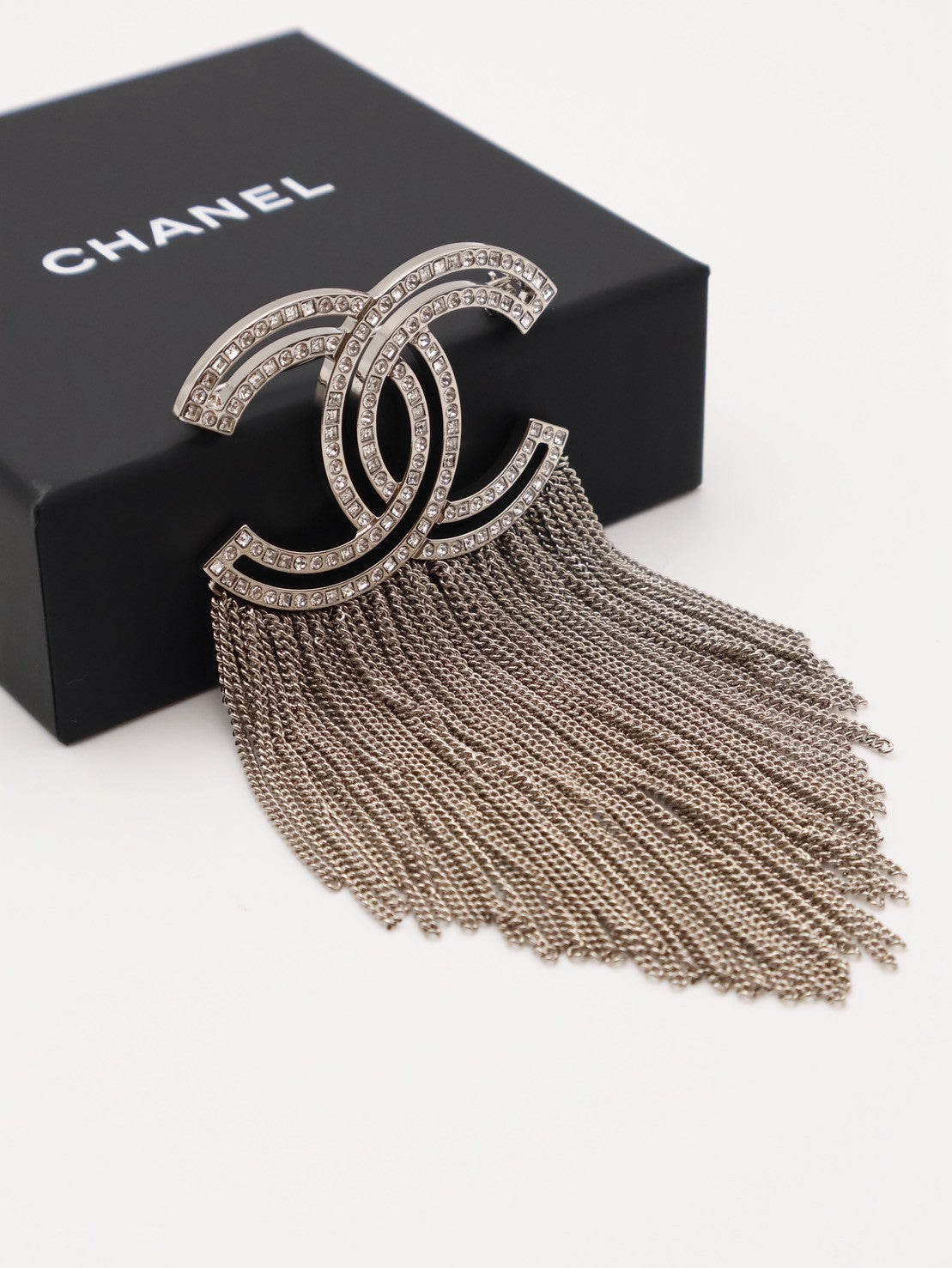 CHANEL 16K水鑽雙C流蘇胸針