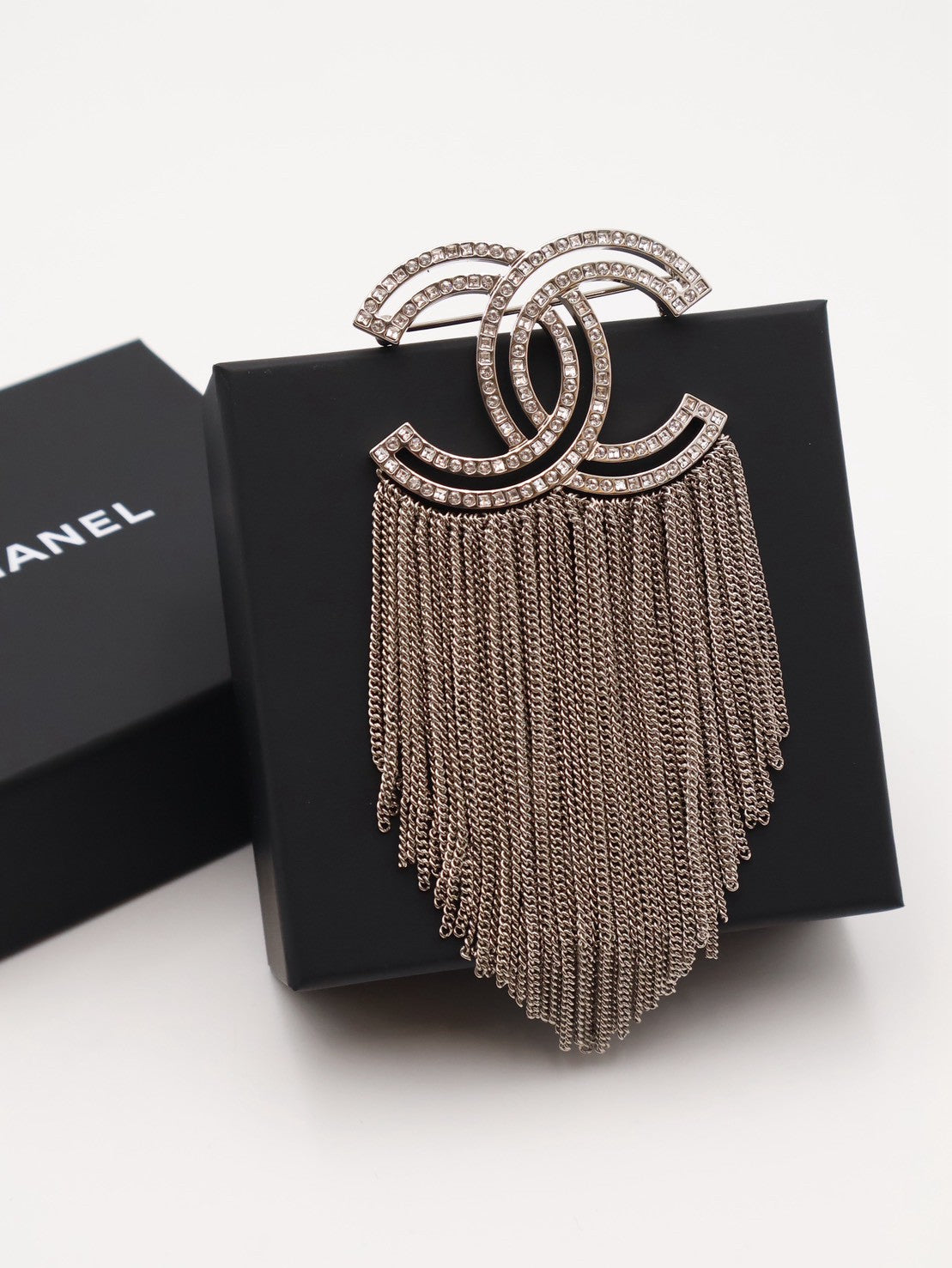 CHANEL 16K水鑽雙C流蘇胸針