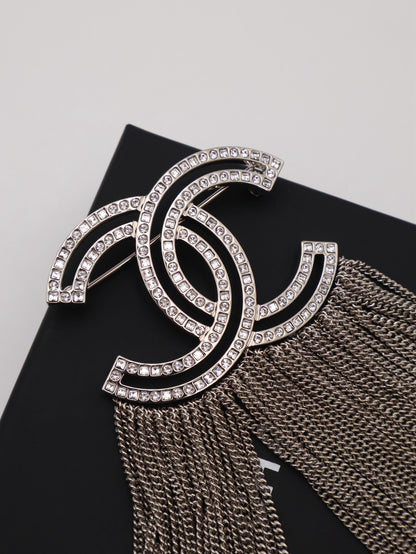CHANEL 16K水鑽雙C流蘇胸針