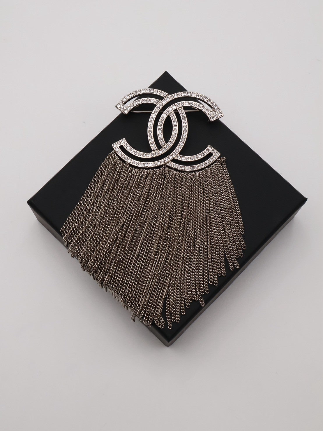 CHANEL 16K水鑽雙C流蘇胸針