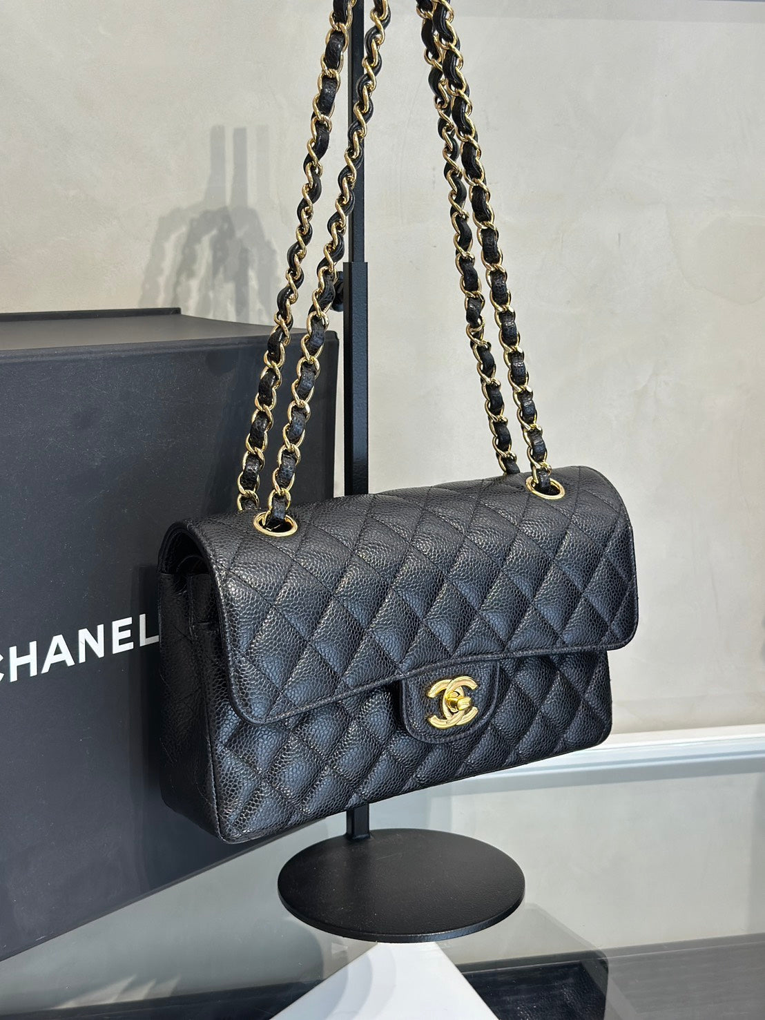 CHANEL 經典口蓋包 CF23 - 粒面牛皮黑金28開