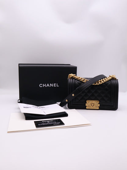 CHANEL Boy20 粒面牛皮口蓋包 - 黑金26開