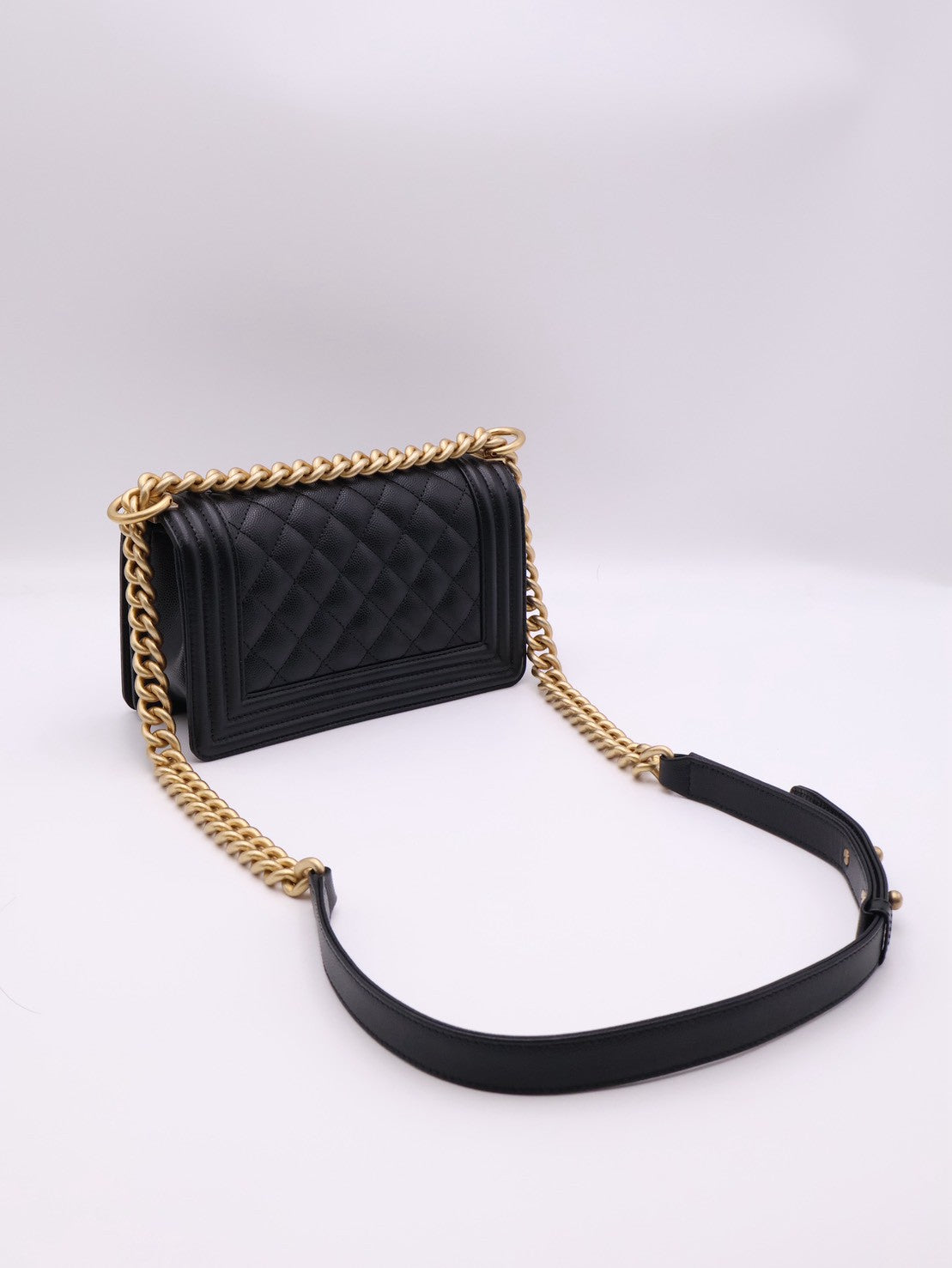 CHANEL Boy20 粒面牛皮口蓋包 - 黑金26開