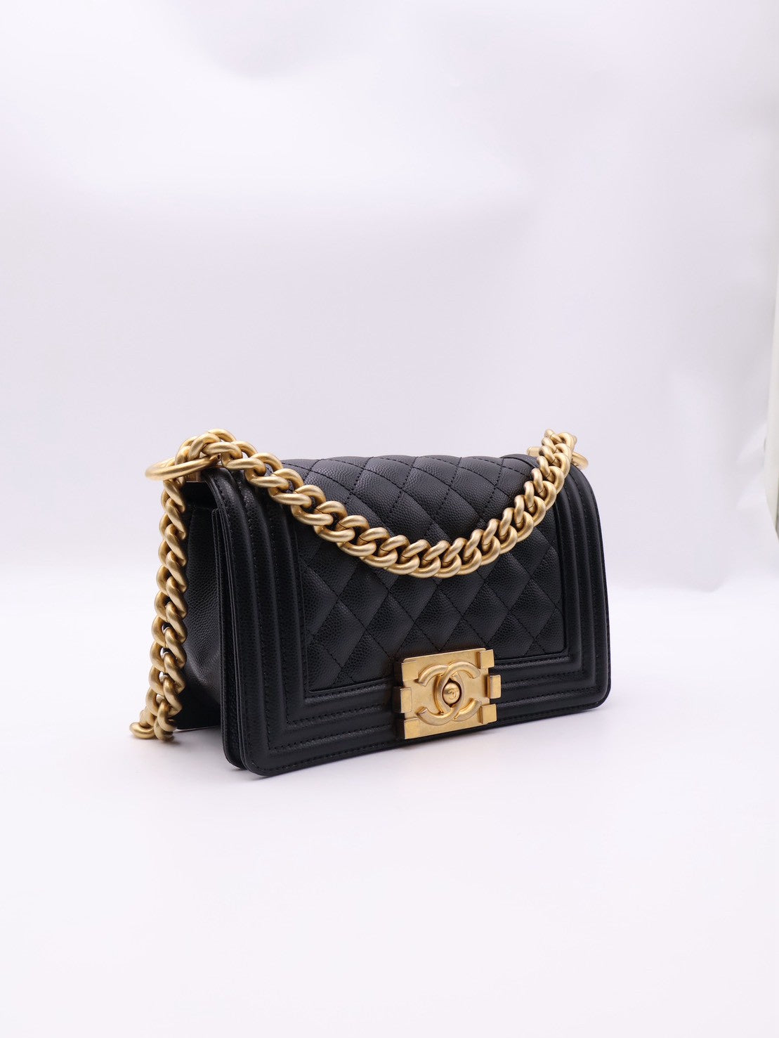 CHANEL Boy20 粒面牛皮口蓋包 - 黑金26開