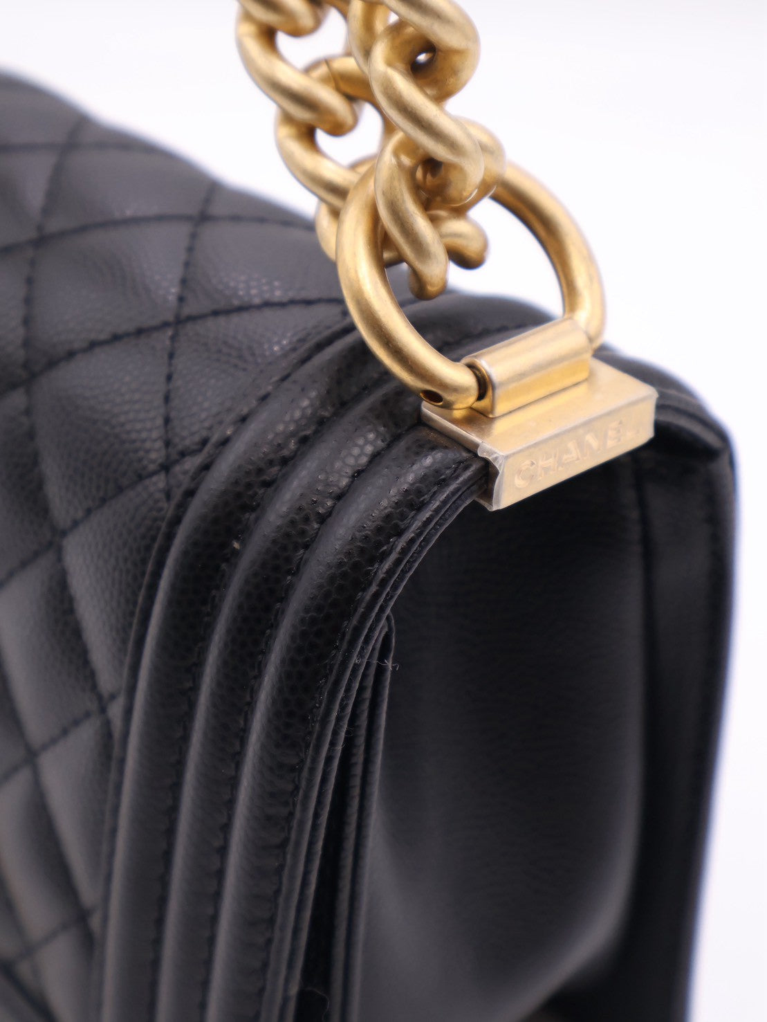 CHANEL Boy20 粒面牛皮口蓋包 - 黑金26開
