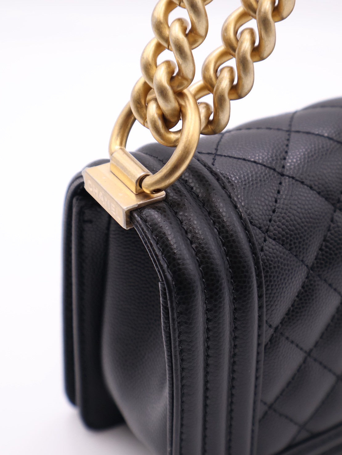 CHANEL Boy20 粒面牛皮口蓋包 - 黑金26開