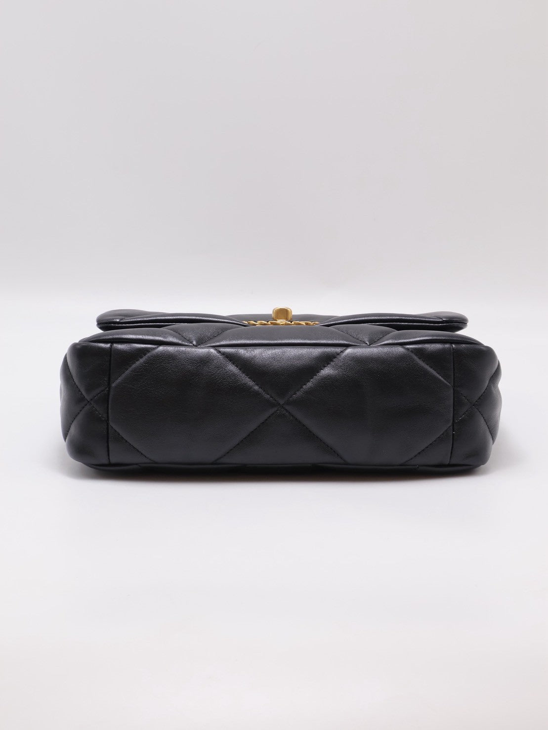CHANEL 19 Bag 菱格紋羊皮手提肩背包 26 - 黑金