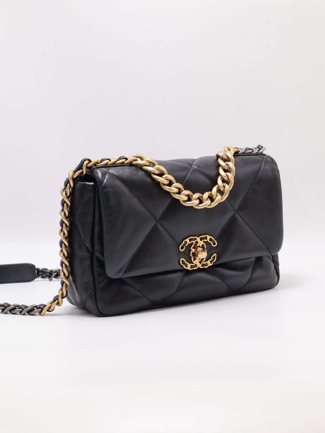 CHANEL 19 Bag 菱格紋羊皮手提肩背包 26 - 黑金