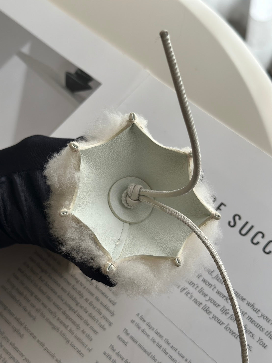 LOEWE 雪兔小精靈吊飾