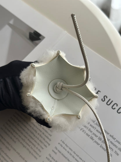 LOEWE 雪兔小精靈吊飾